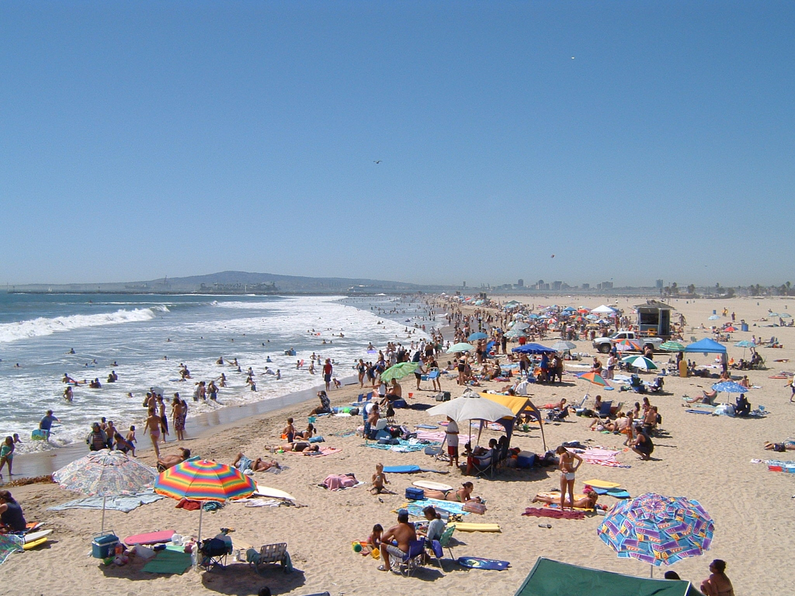 17.png Fig. 4 - crowd on the beach