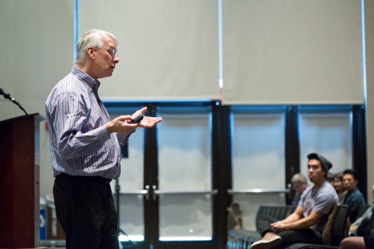 20160301-nobellaureatelecture_sirrichardroberts057_1.jpg Sir Richard Roberts addressing the crowd