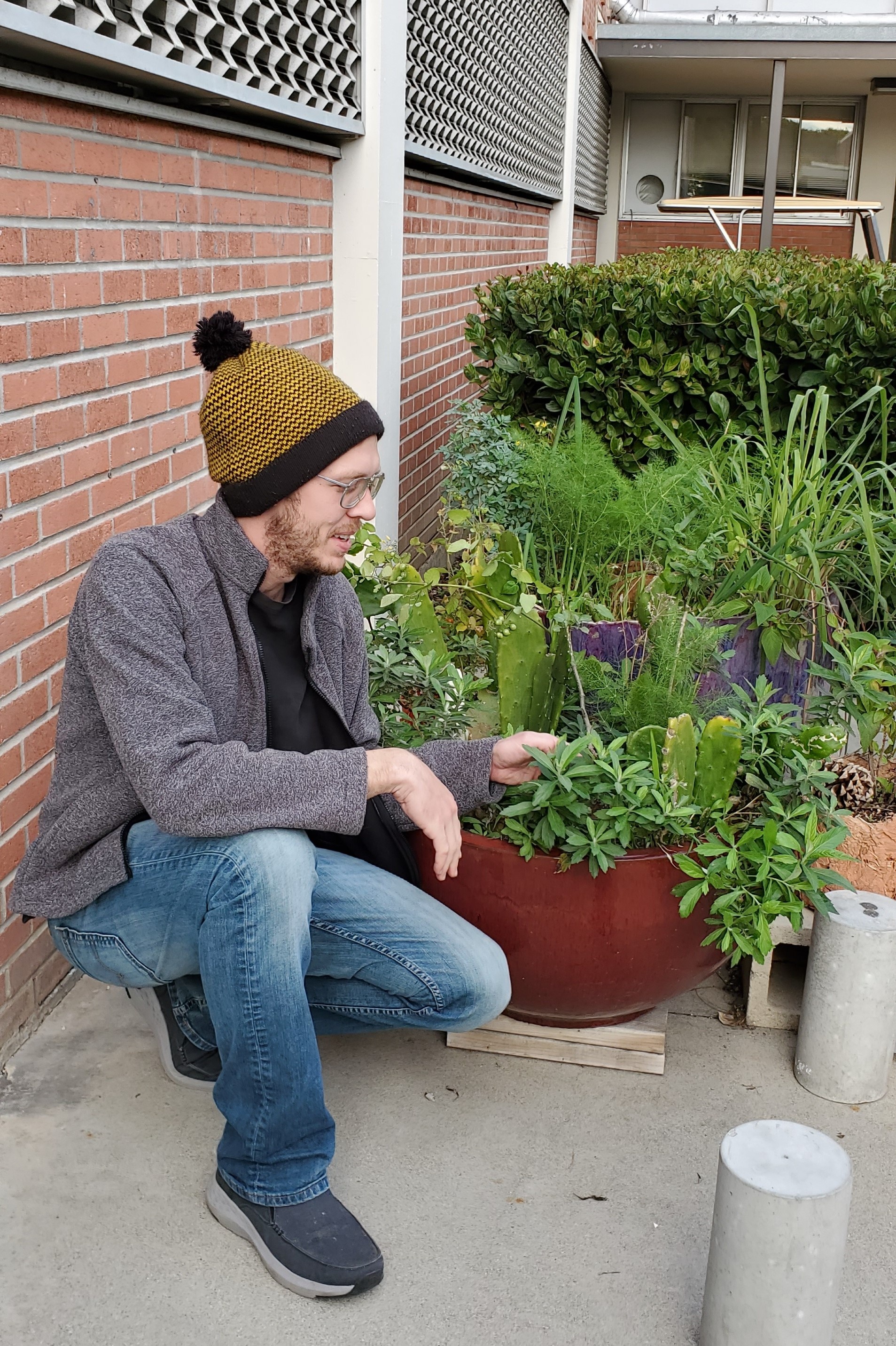 20191218_144924_crop.jpg MN next to plants