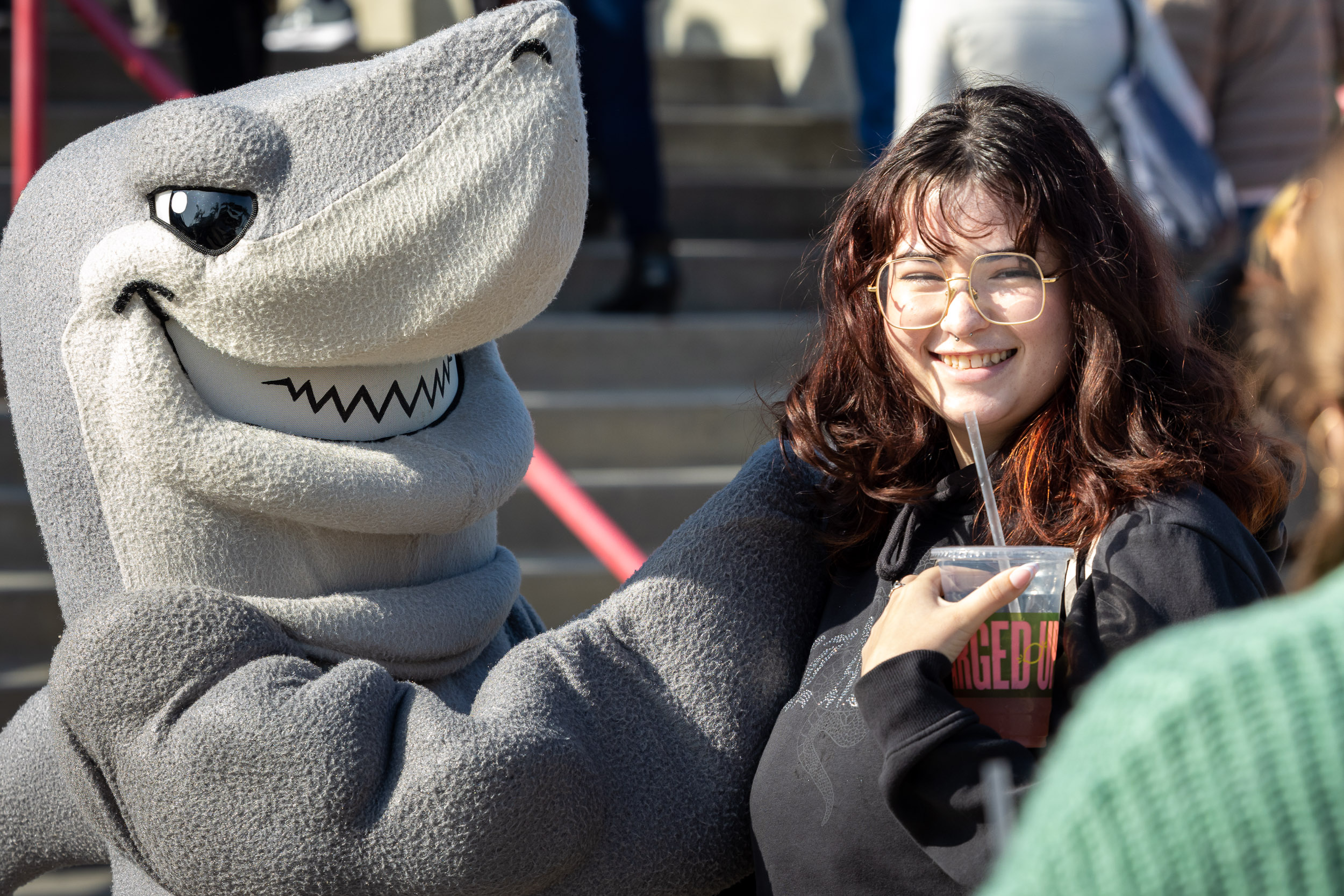 Eelbee and a student pose