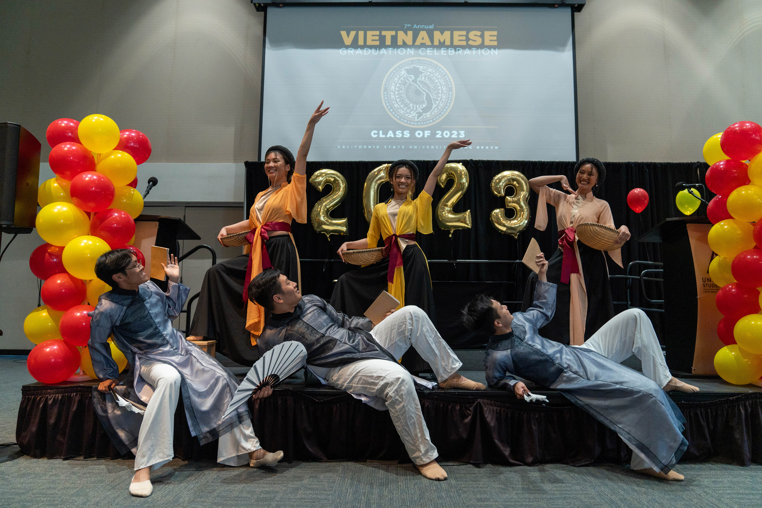 Vietnamese dancers