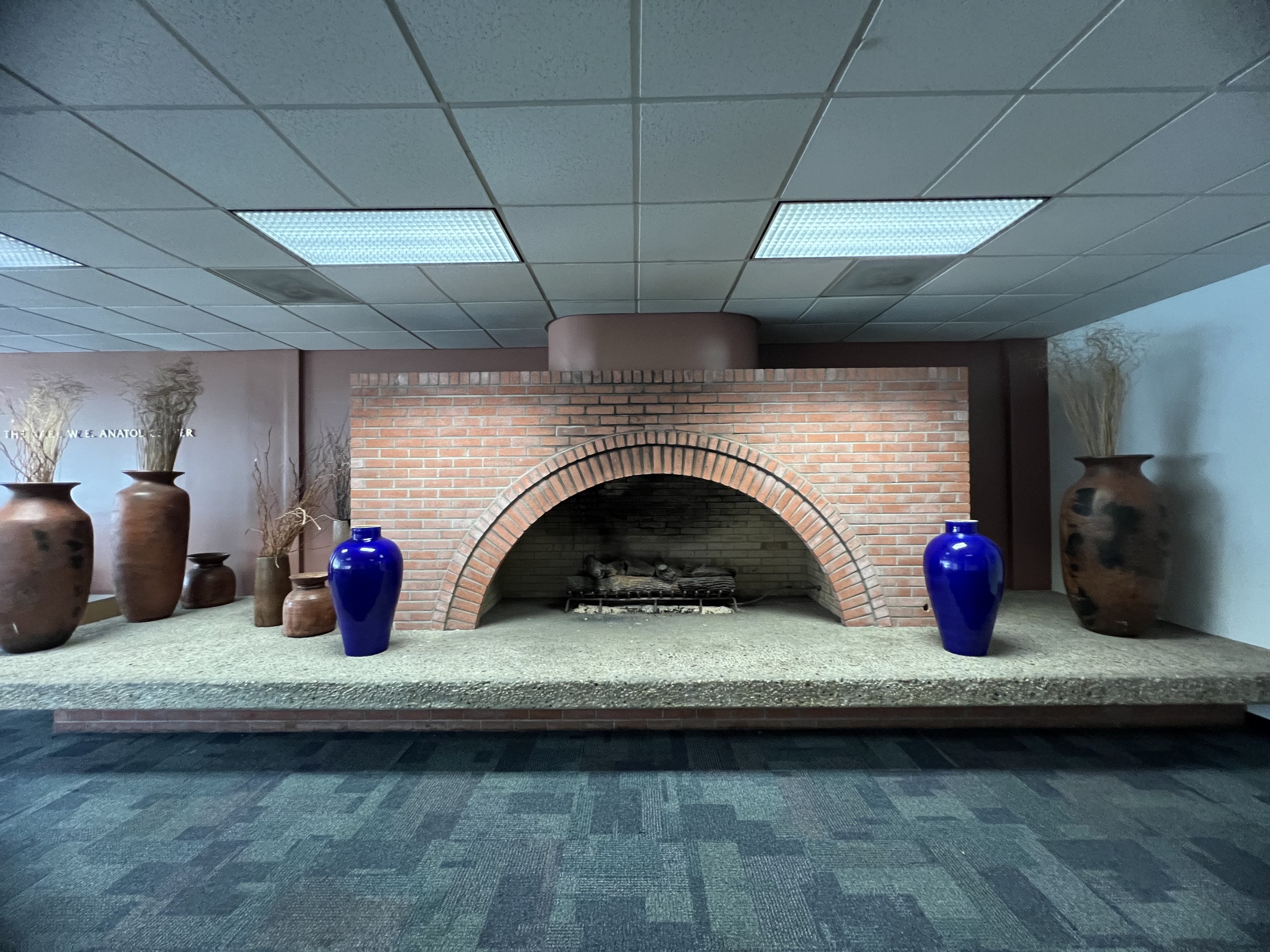 Photo of Fireplace (does NOT work)