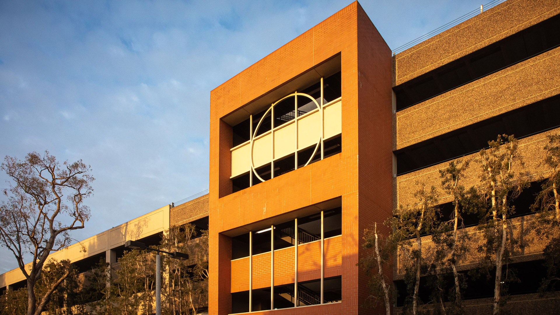 Exterior photo of CSULB's parking structure