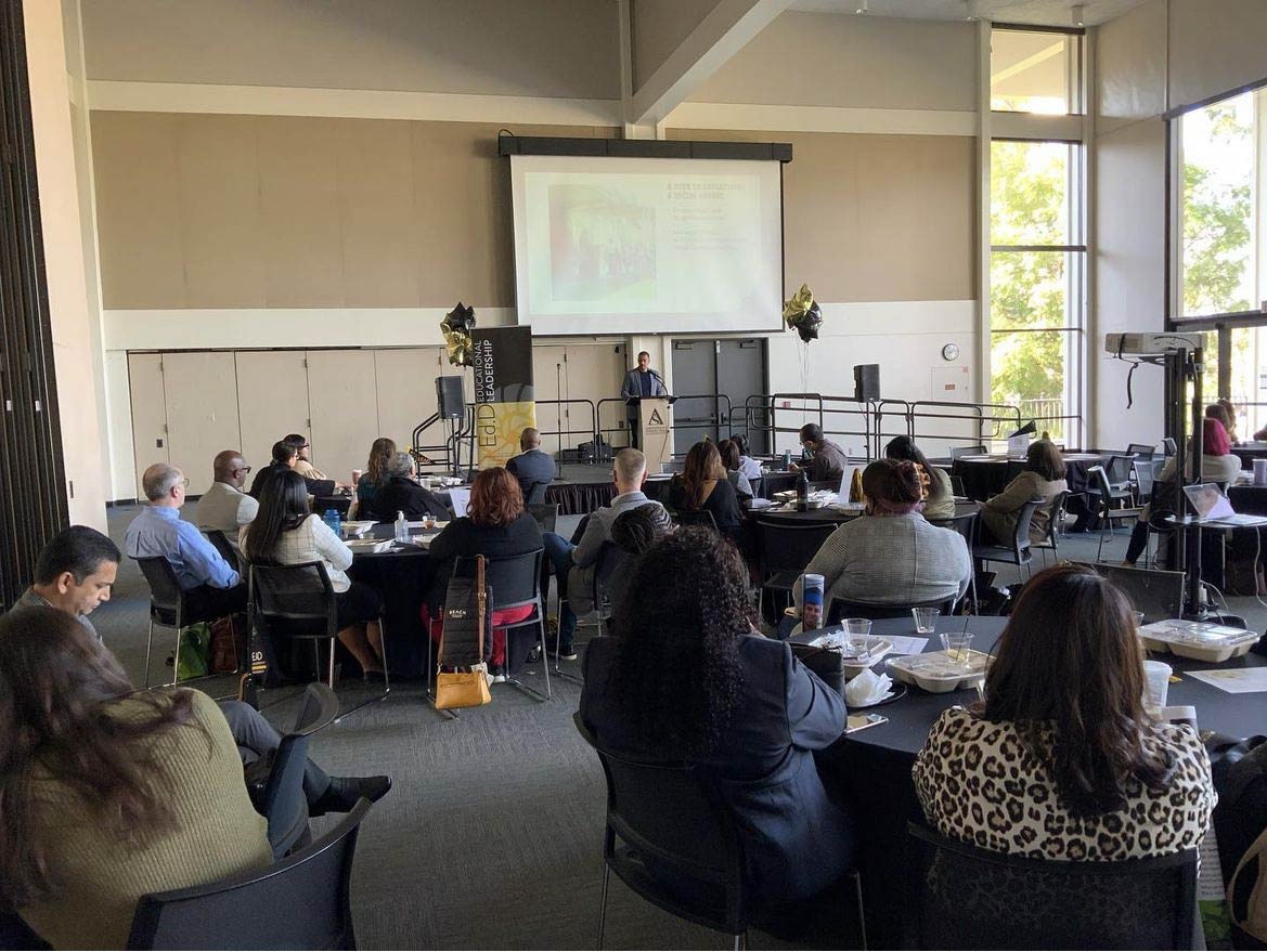 Symposium - Oscar Navarro Presenting