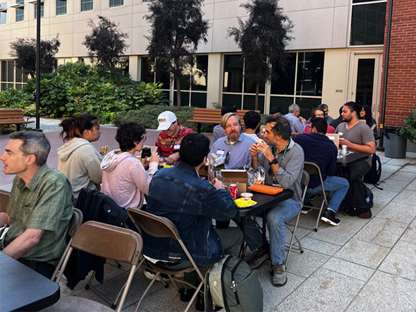 partipants eating lunch outside