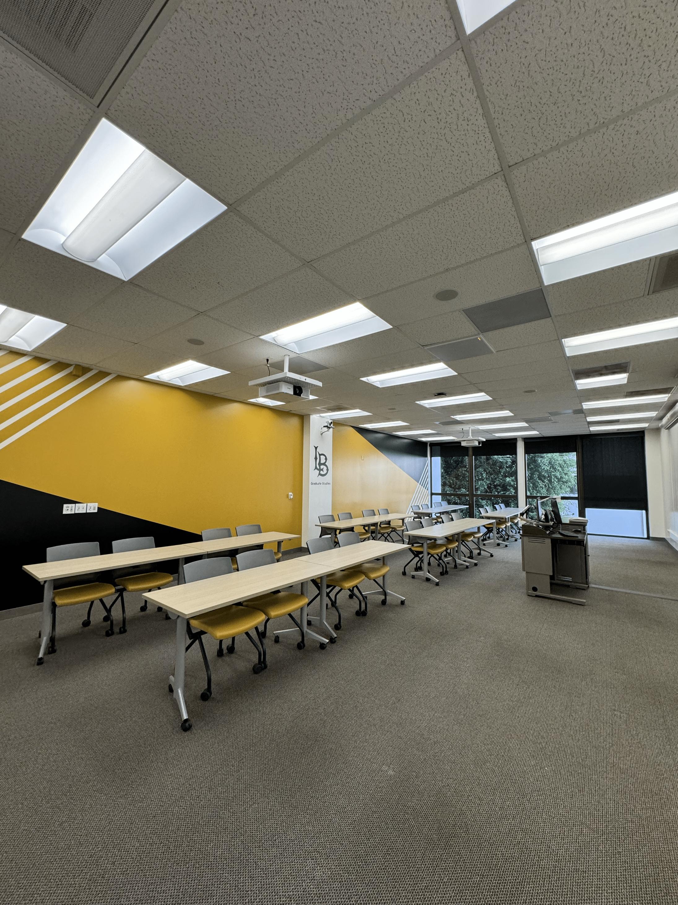 Lecture Style Sitting (With Tables)