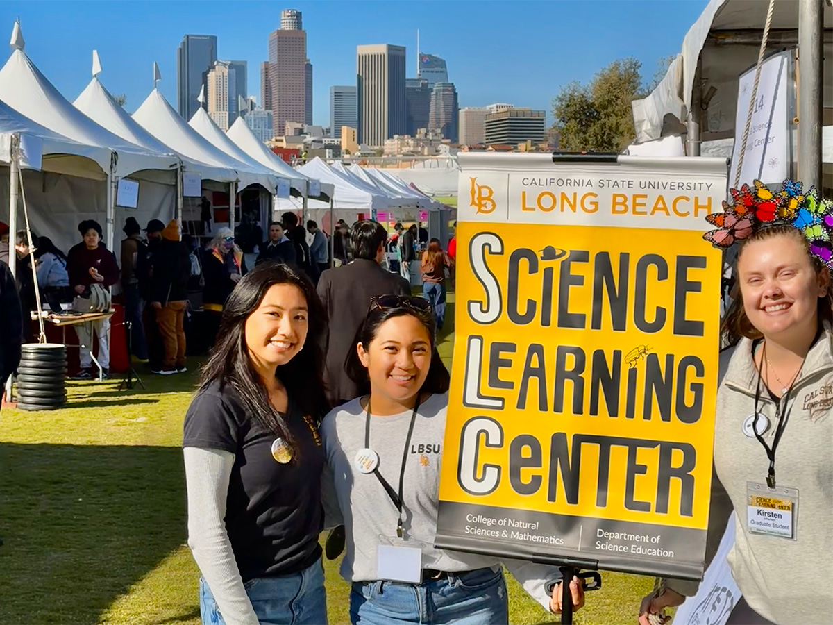 Science Learning Center volunteers at City of STEM festival