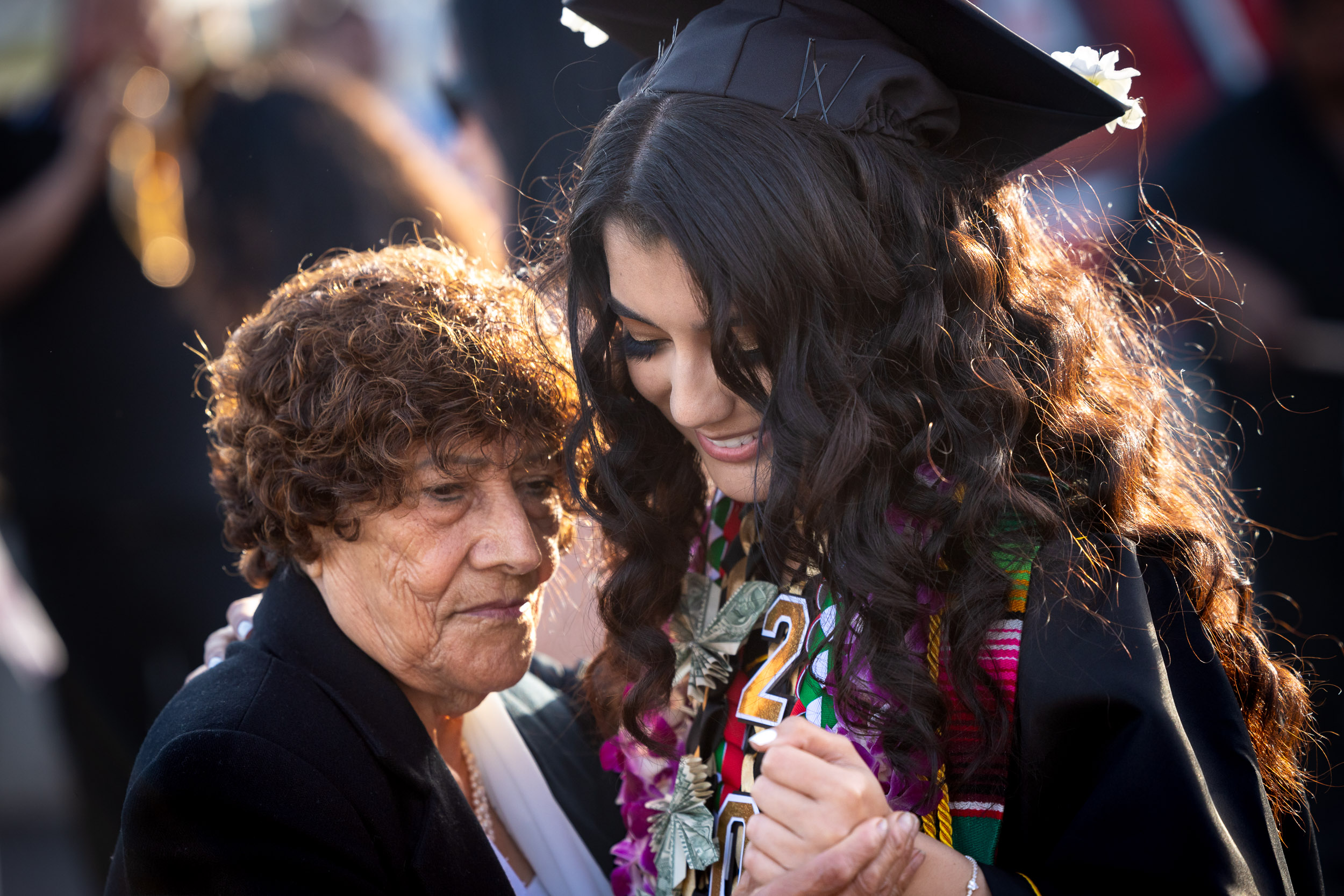 CSULB graduate celebrates with her mother