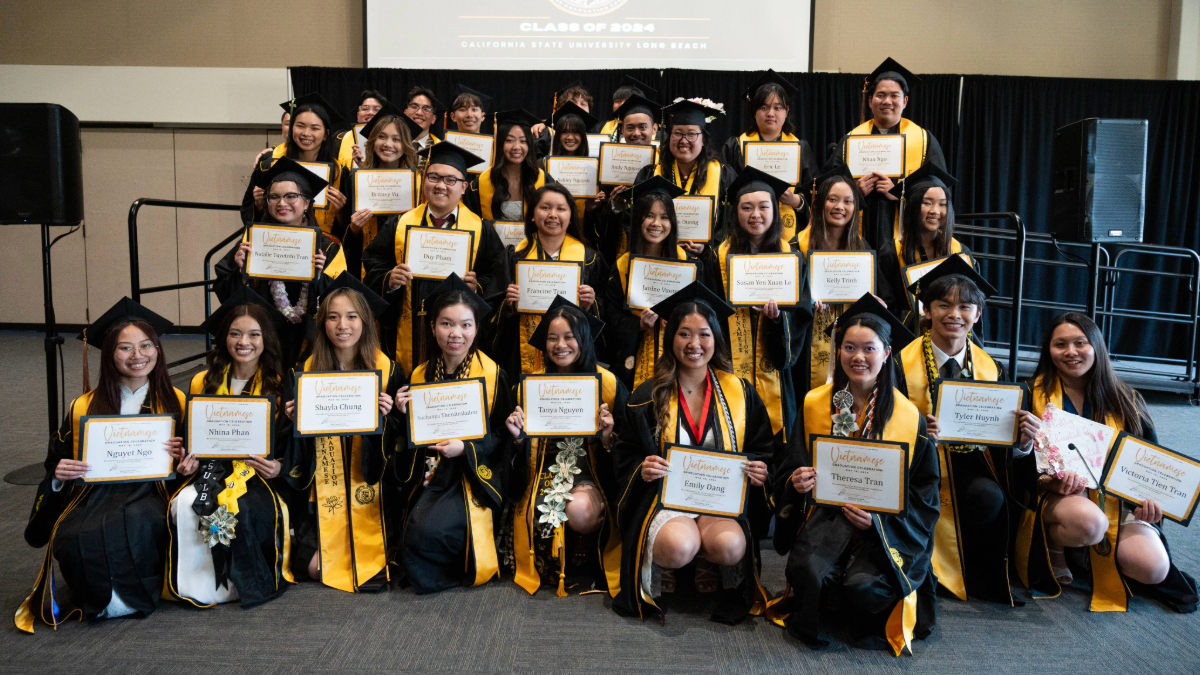 Vietnamese graduates at Cultural Celebration Vietnamese graduates at Cultural Celebration