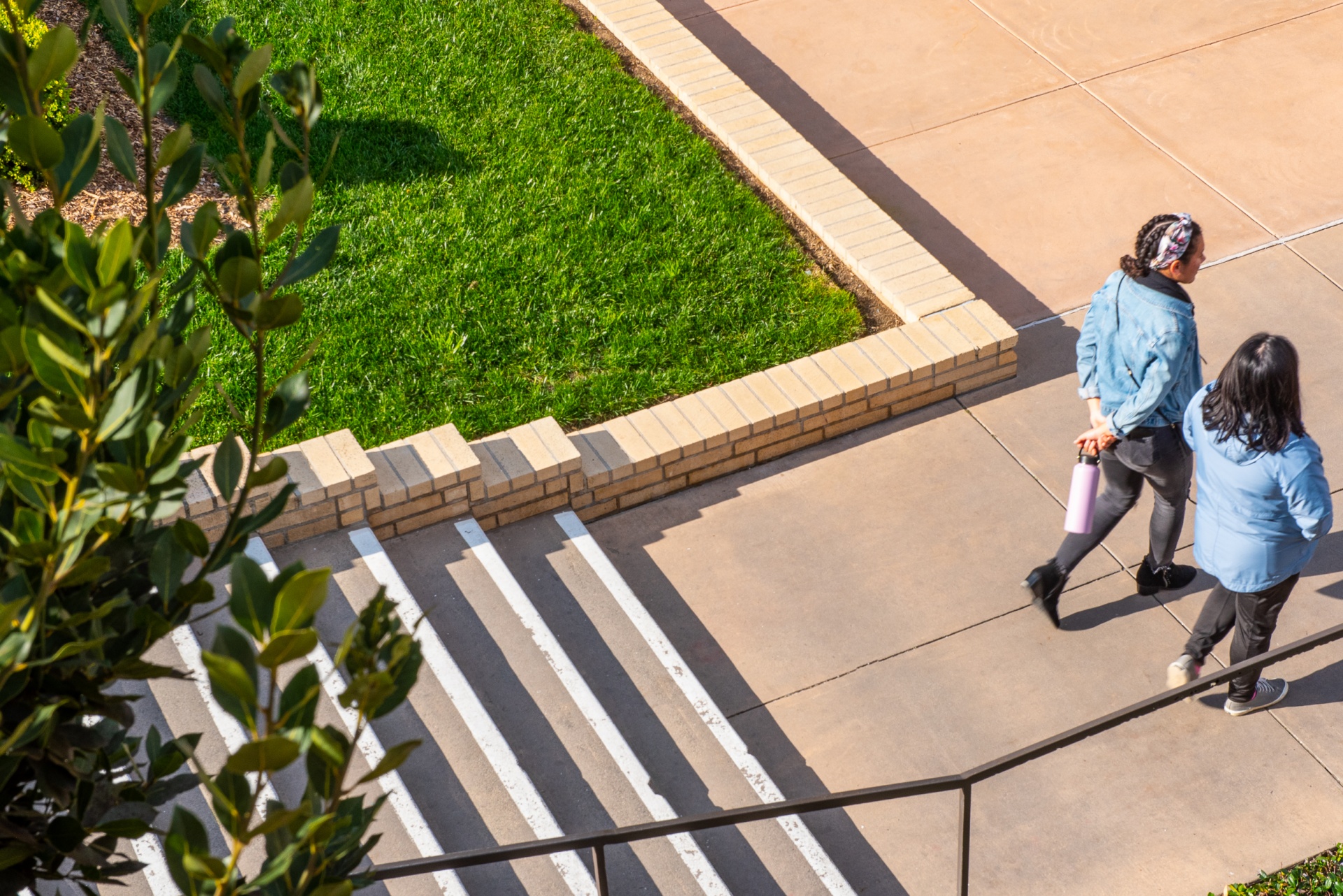 two people walking on the CSULB campus