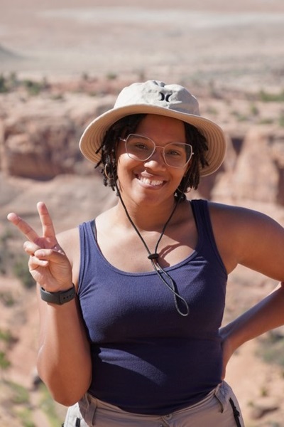 Mikaela Williams Mikaela Williams standing in a desert holding up two fingers