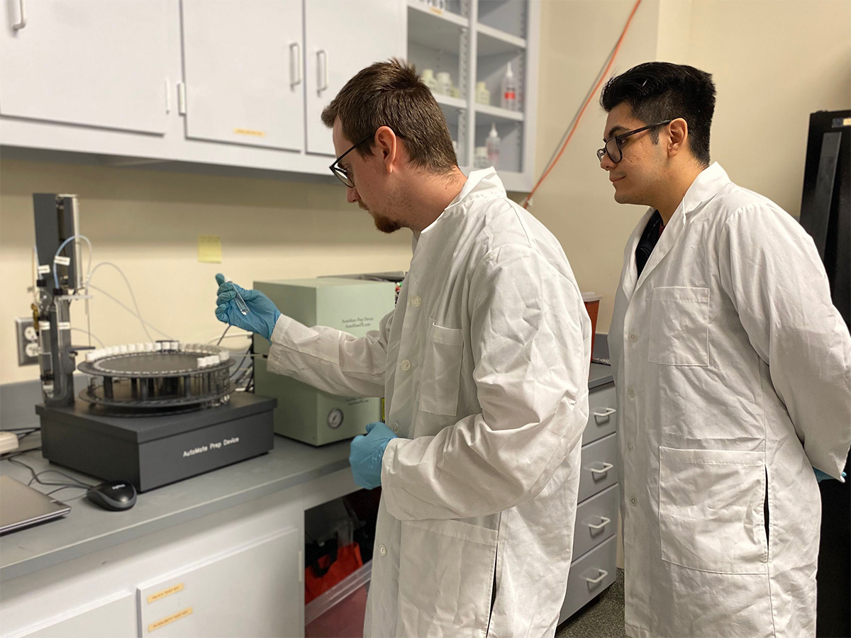 Nick and Edgar in the lab