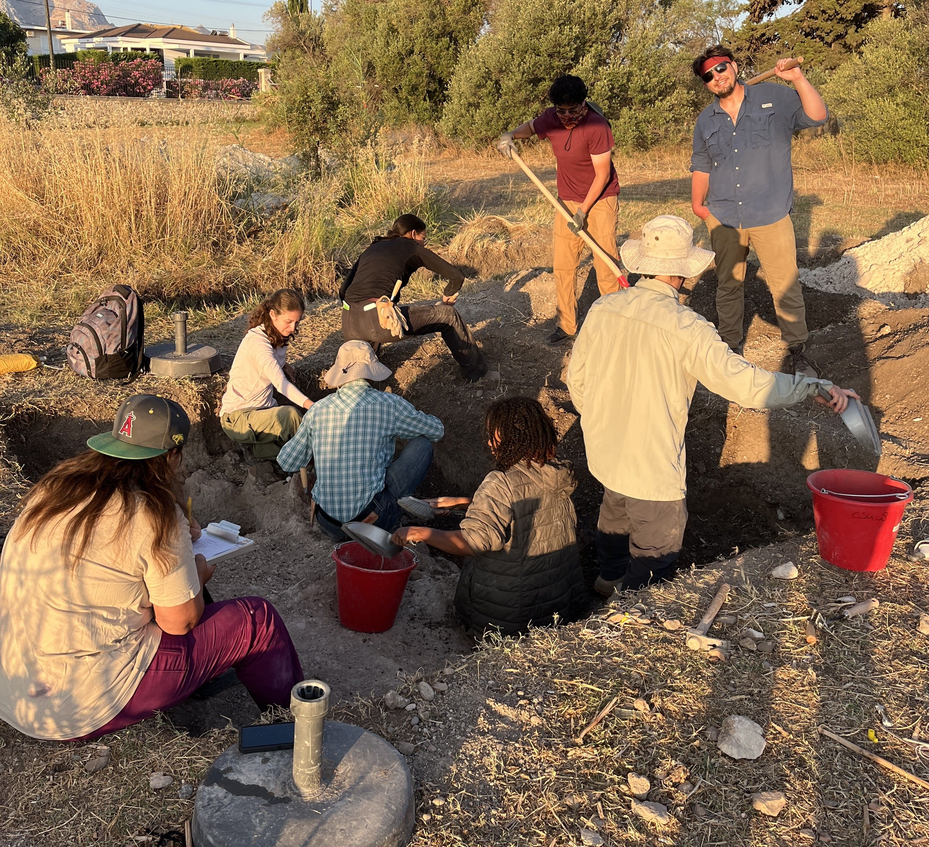 CSULB Students at Work in Lechaion