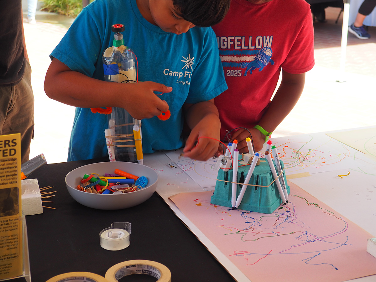 kids designing a scribbling robot
