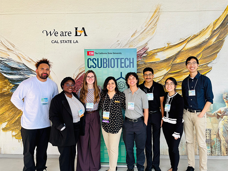 Professor Bhandari and student researchers at CSUBIOTECH