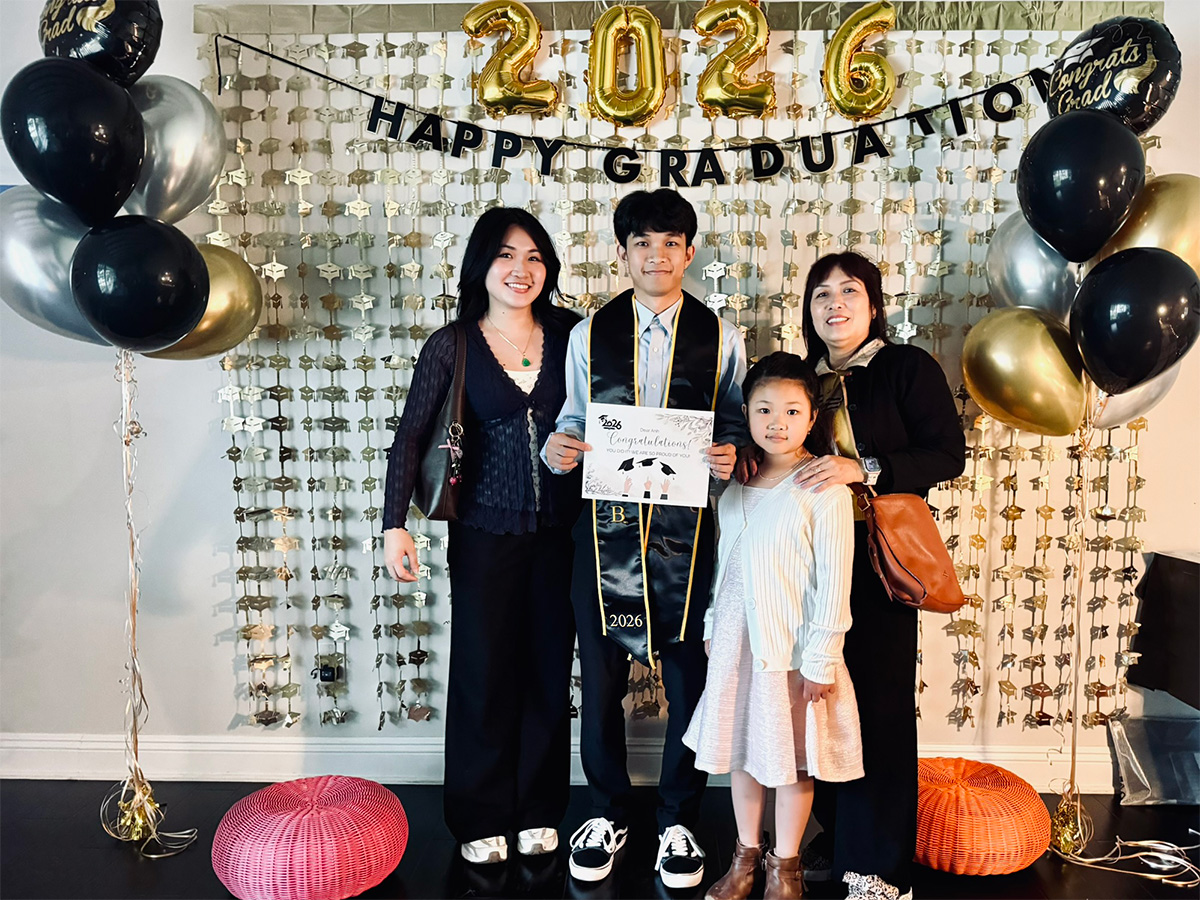 Anh Quoc Tran and family