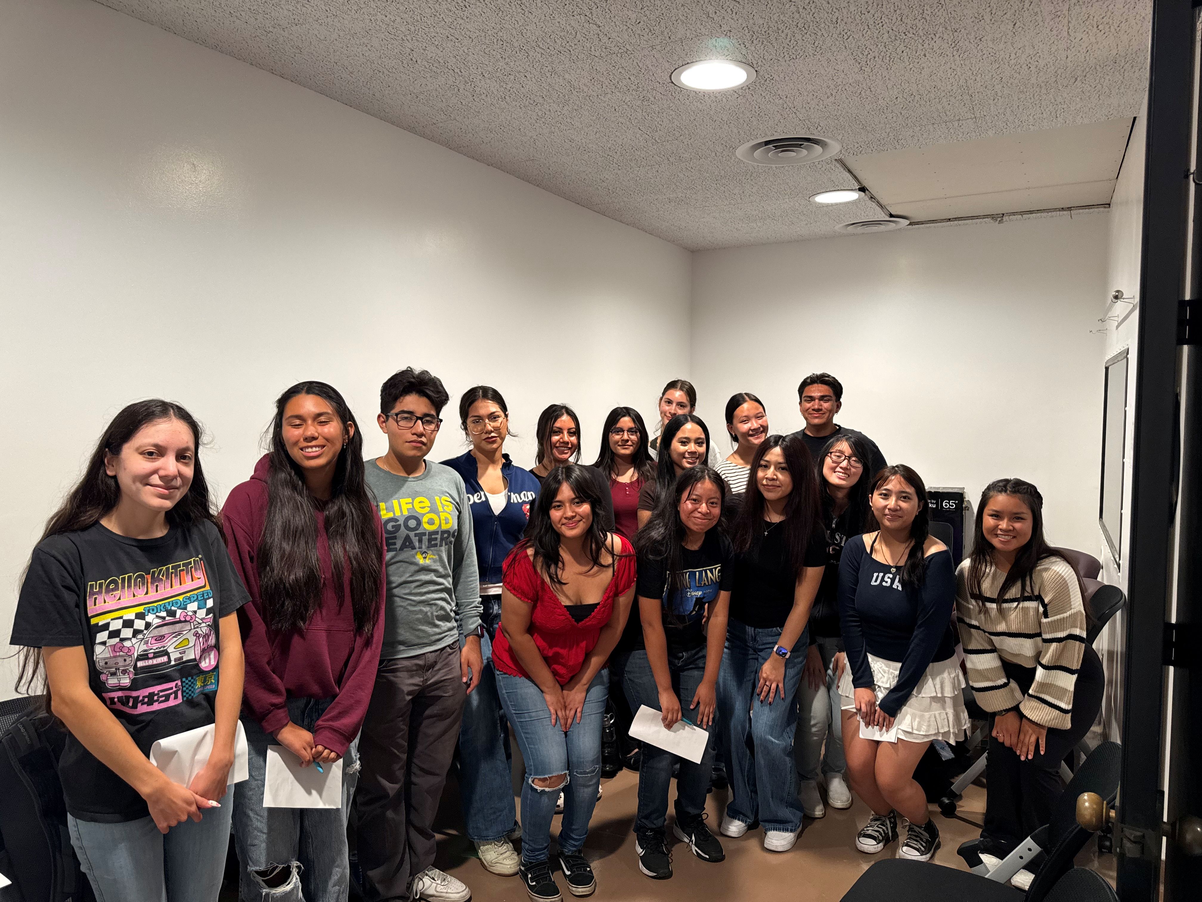 attendees of HDSA's meeting