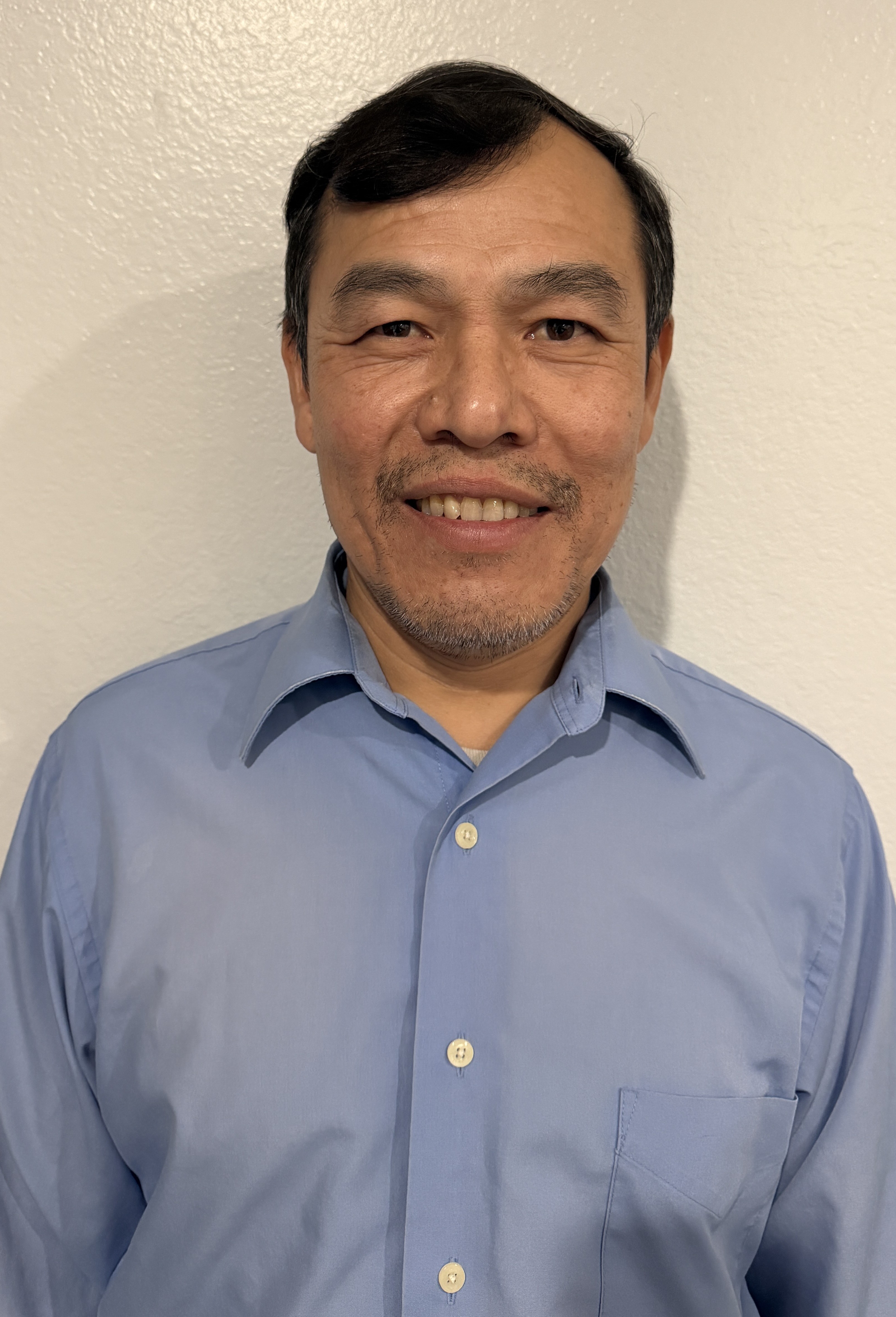 2025-2026 MBA Advisory Board Scholarship Recipient, Bruce Hong