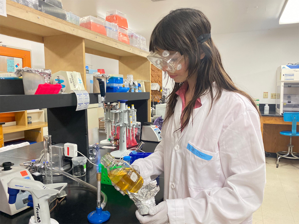 Scarlett in the lab