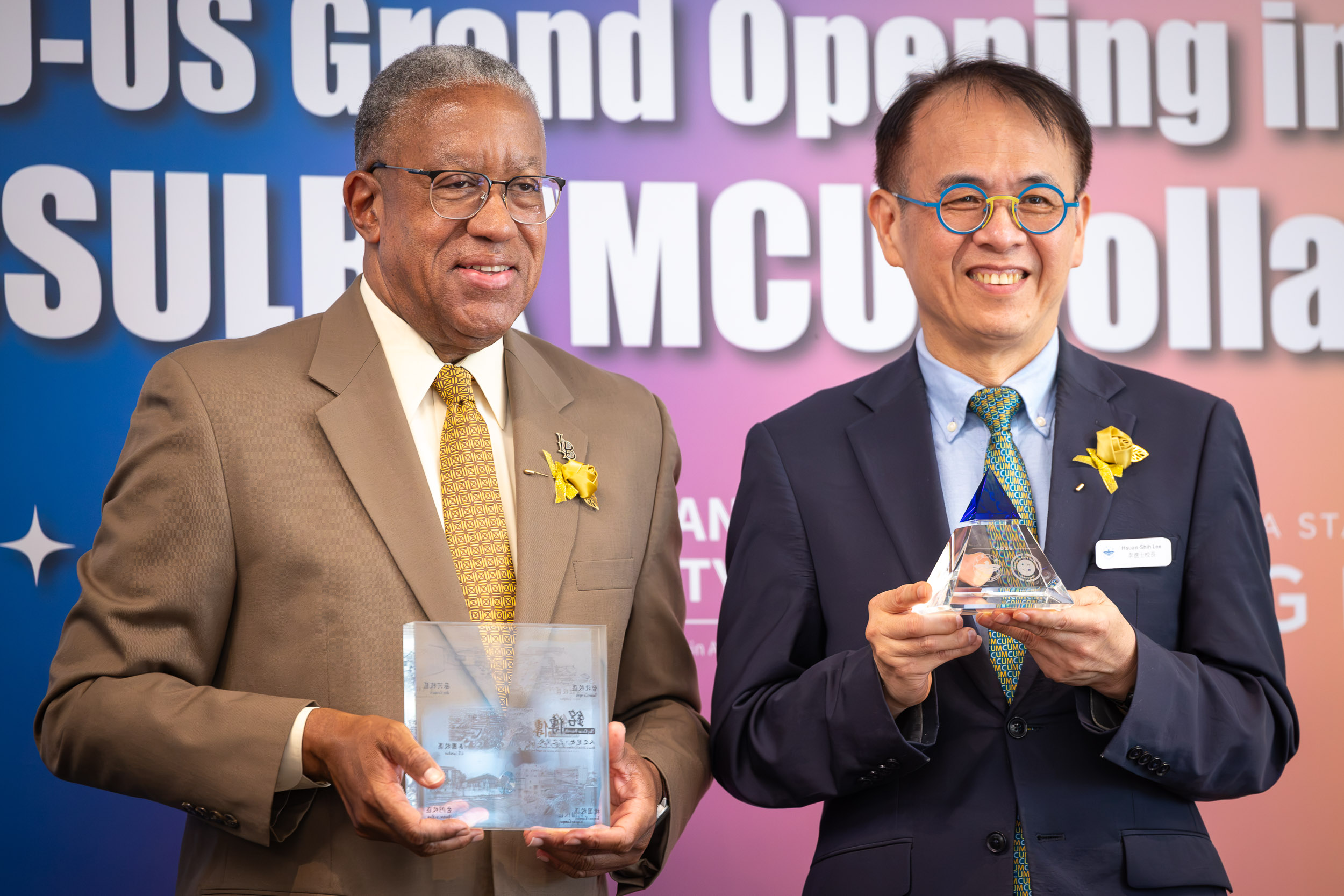 CSULB President Loren J. Blanchard, left, and MCU President Hsuan-Shih Lee