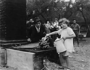 Lon Chaney in 'Twin Kiddies'