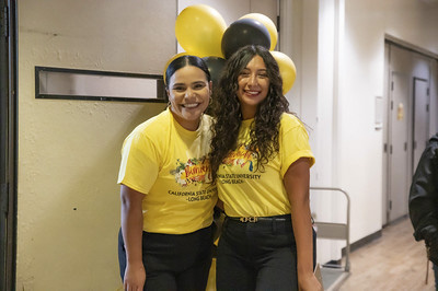 Bienvenida organizers smiling together.