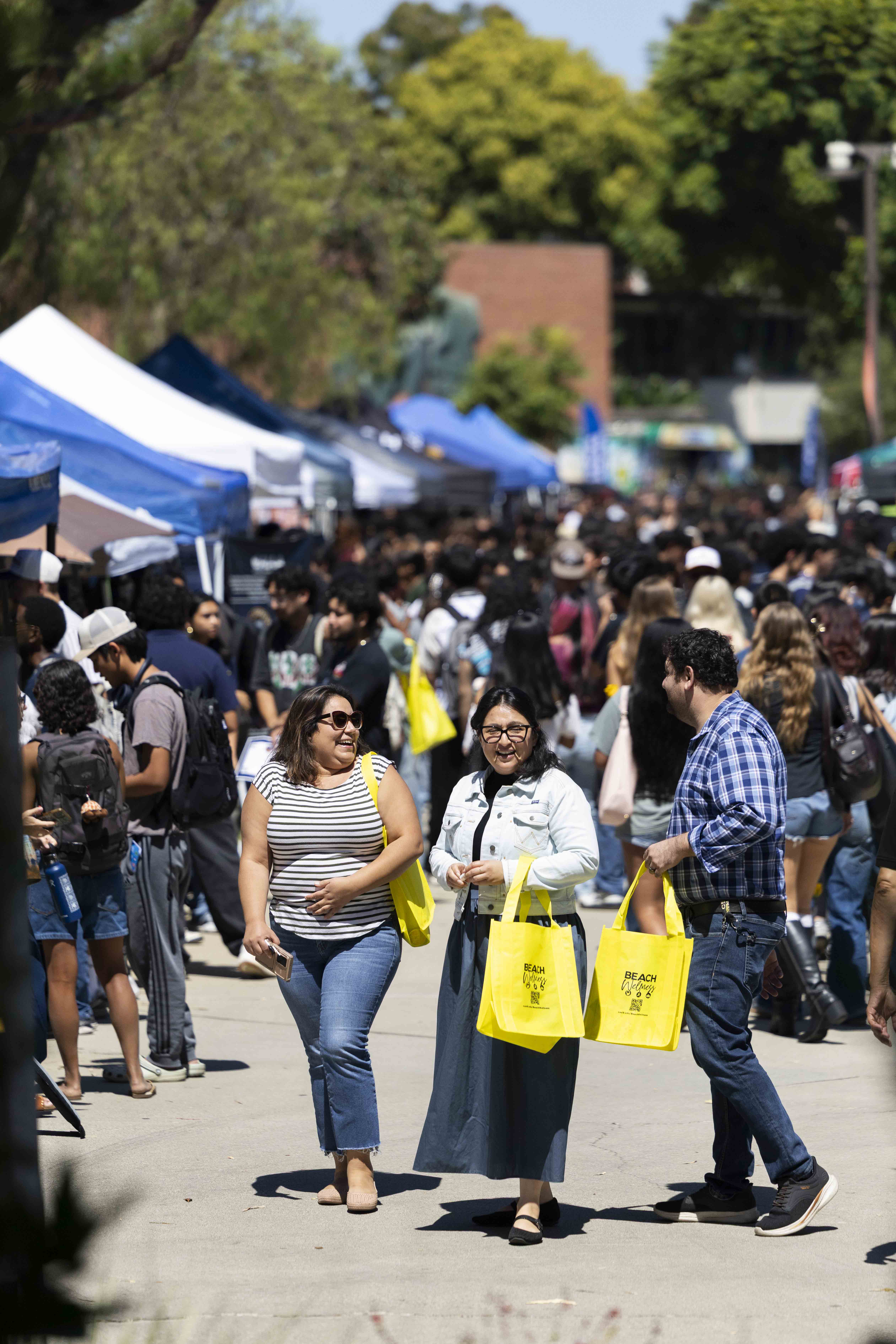 Students carrying tote bags during Week of Welcome 2026