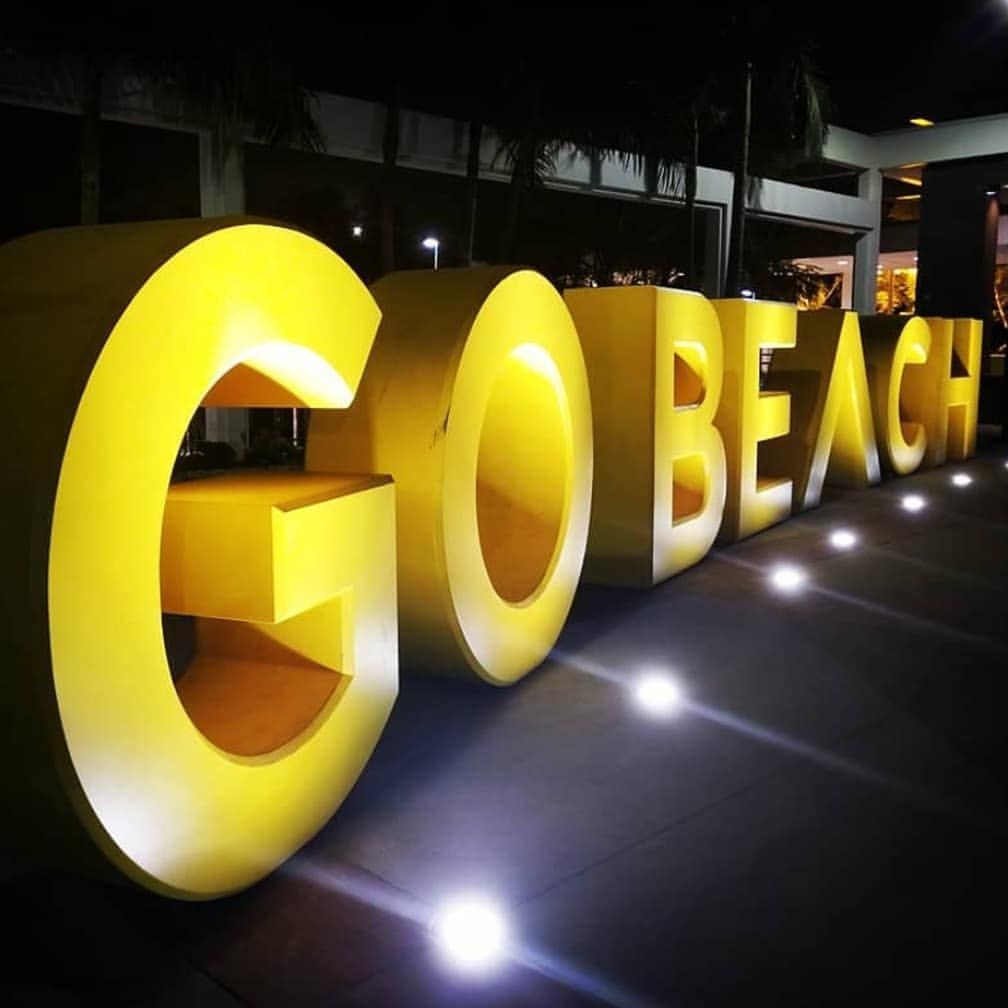 a3178d756f7c6a26562f9186acb1b0a9.jpg Beach sign