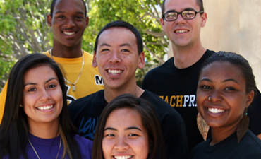 Group of CSULB students smiling