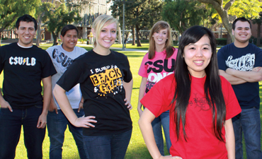 Group of CSULB students smiling
