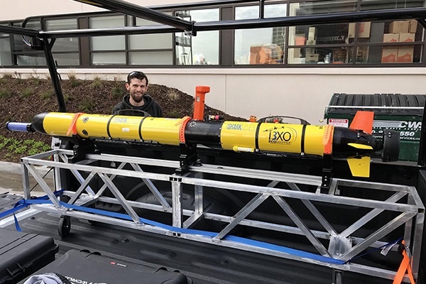 AUV loaded into Shark lab truck