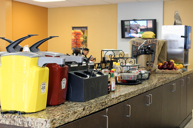 beachside3.jpg Beachside Dining Condiments