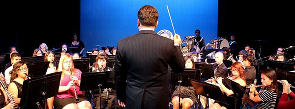 brian-3-web-900x335-1.jpg Teacher conducting a music class.