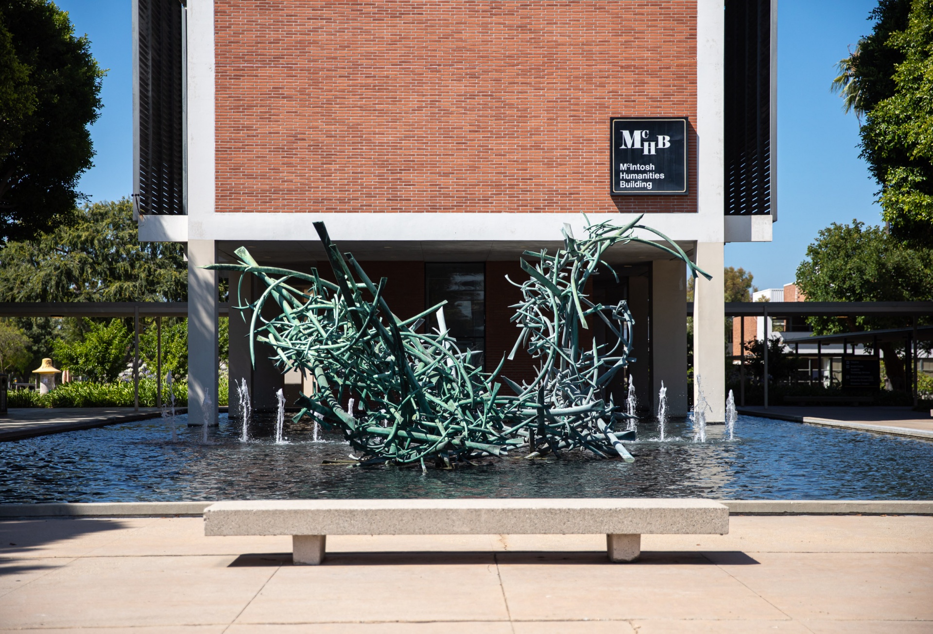 claire_falkenstein_u_as_a_set_1965_csulb_outdoor_sculpture_collection.jpg Claire Falkenstein (1908-1997) “U” as a Set. Copper tubing