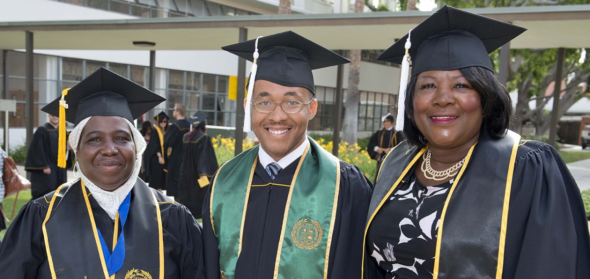 CSULB Graduates Pose at Commencement