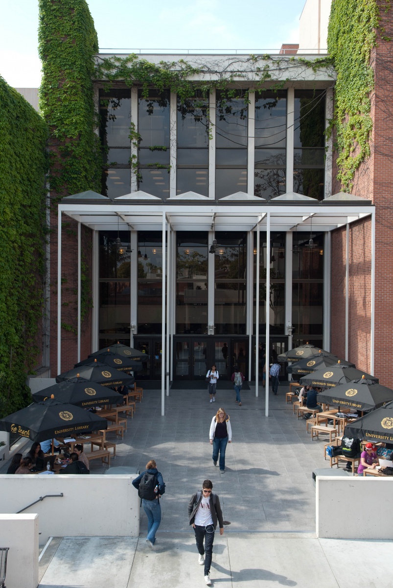 content_library_front.jpg Front of the University Library