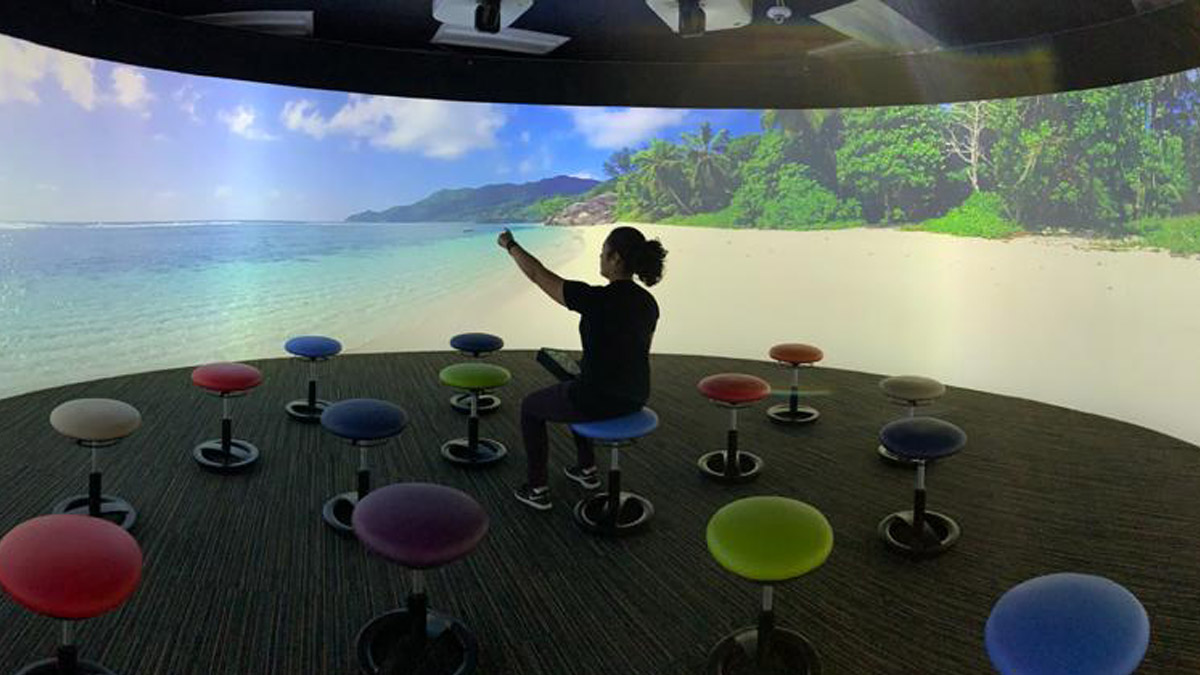 Students experience virtual reality at the Innovation Space