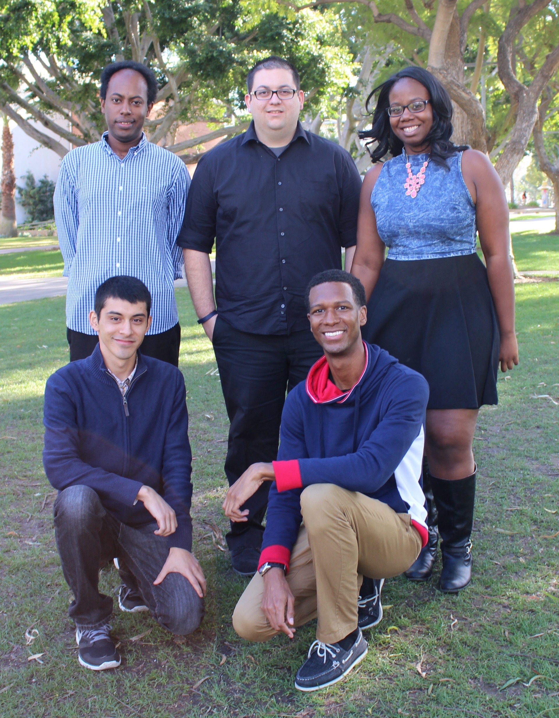 Dr. Daniel Diaz (center) and 2014 APS Bridge program cohort