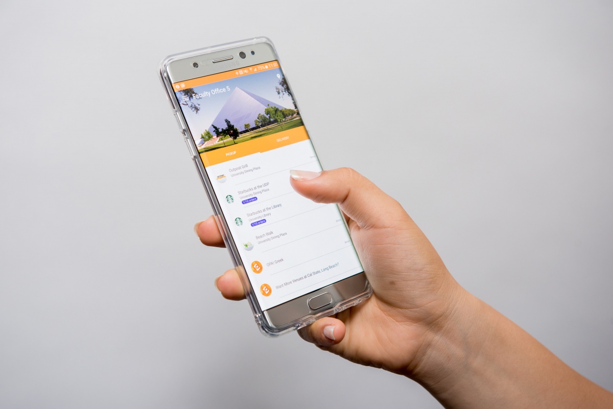csulb_tapingo_04.jpg A phone screen shows the Tapingo app in action