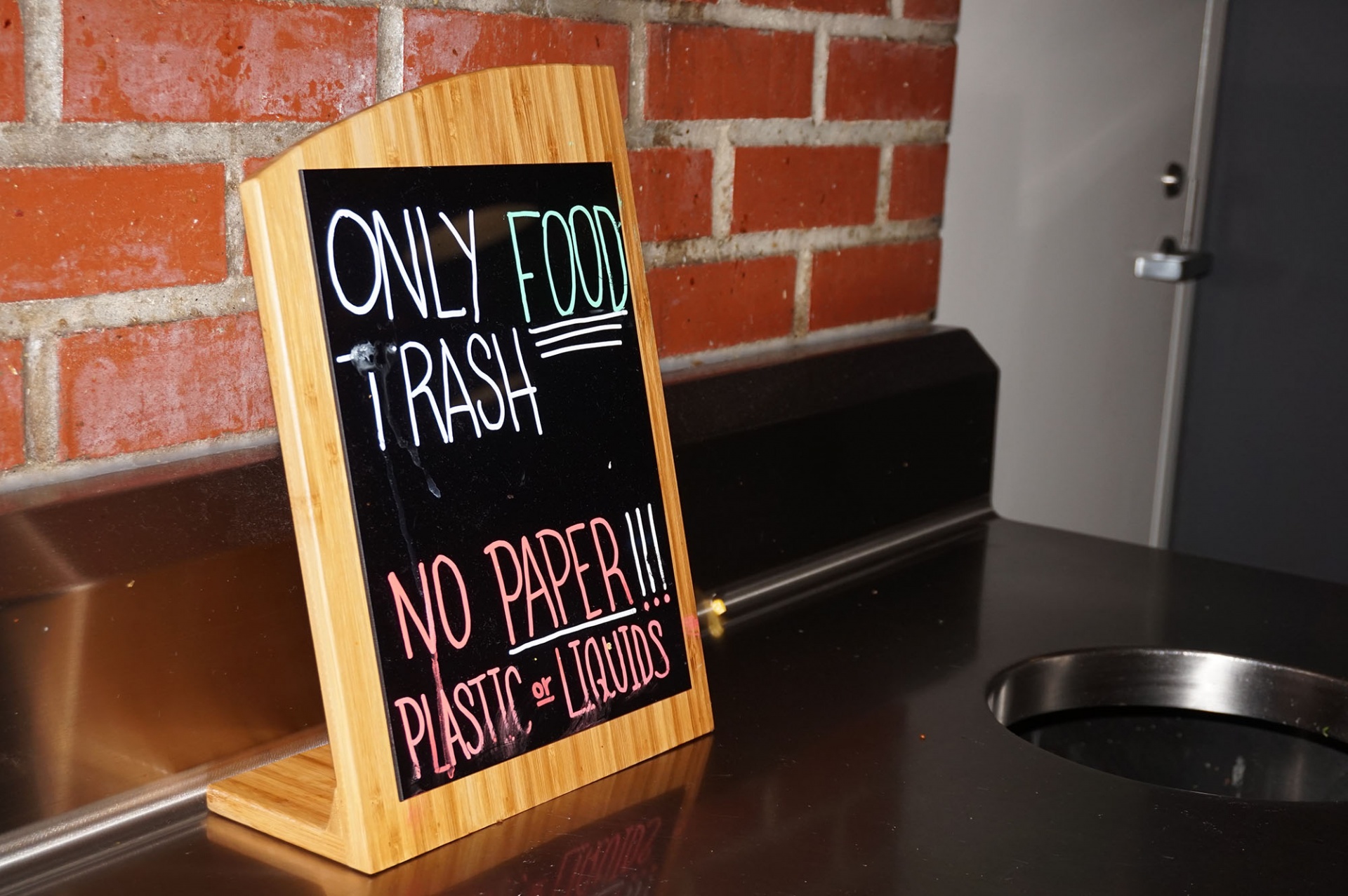dsc03287_edit.jpg food prep sign