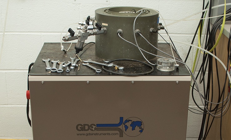 Dynamic Triaxial Testing System