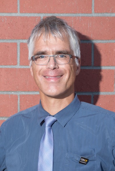 englert-burkhard-400x592.jpg Portrait of Burkhard Englert