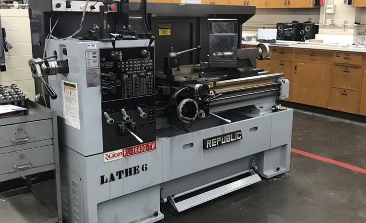 et022-lathe_republic_16-210383.jpg Lathe (16-inch)