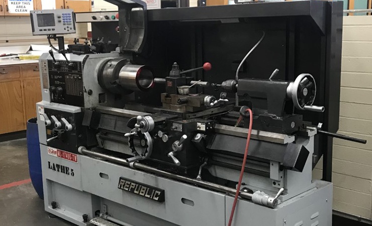 et022-lathe_republic_17-210384.jpg Lathe (17-inch)