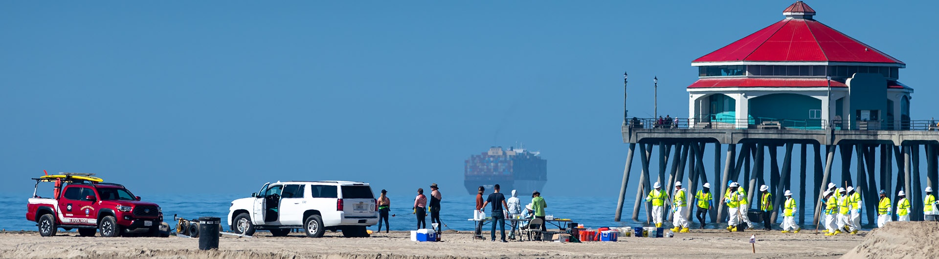 fish_sampling-banner2.jpg students at beach