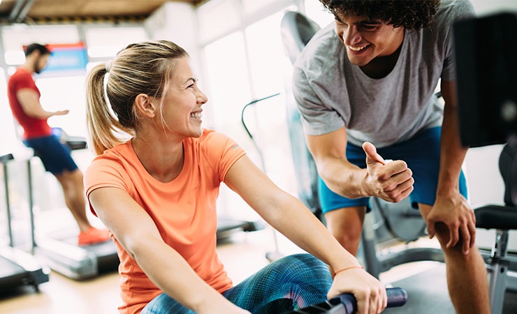 Fitness trainer working with client