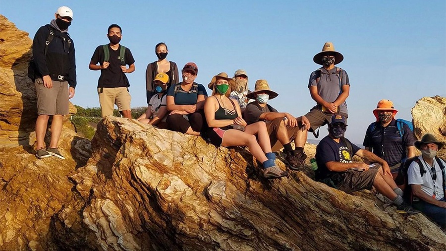 geol_450_class_900w.jpg Geoloy 450 class in the field