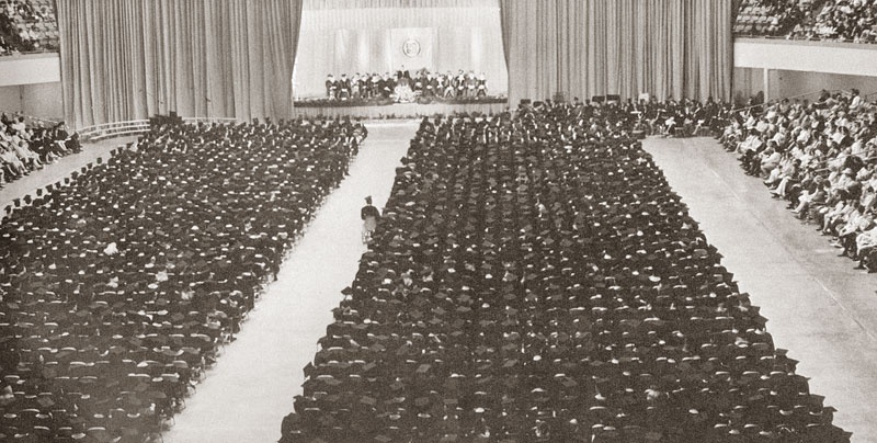 gg_1969_05.jpg Hundreds of students graduate as the class of 1969.