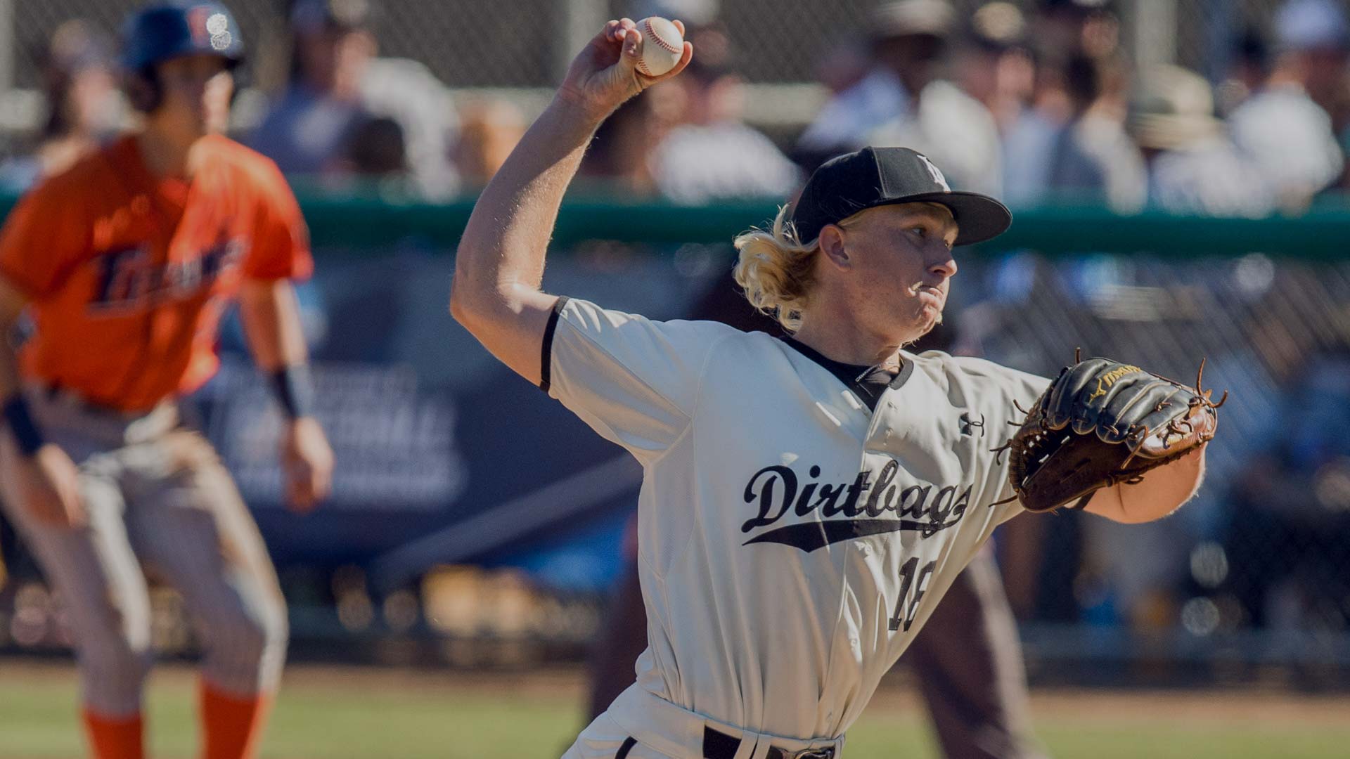 Dirtbag player throwing the ball