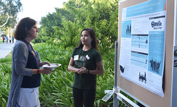 img-40.jpg Year One Scholar Reah Chiong shares her work with BUILD staf